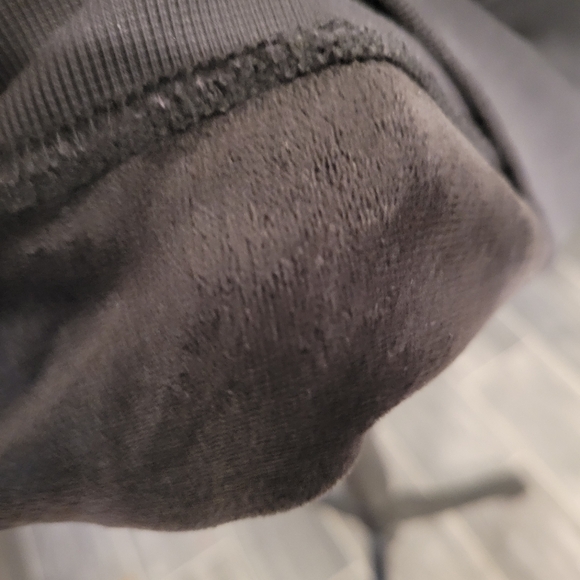 Made In PRC Fleece Lined Unisex Black Sweater With Dog On Left Chest XL - Picture 5 of 7